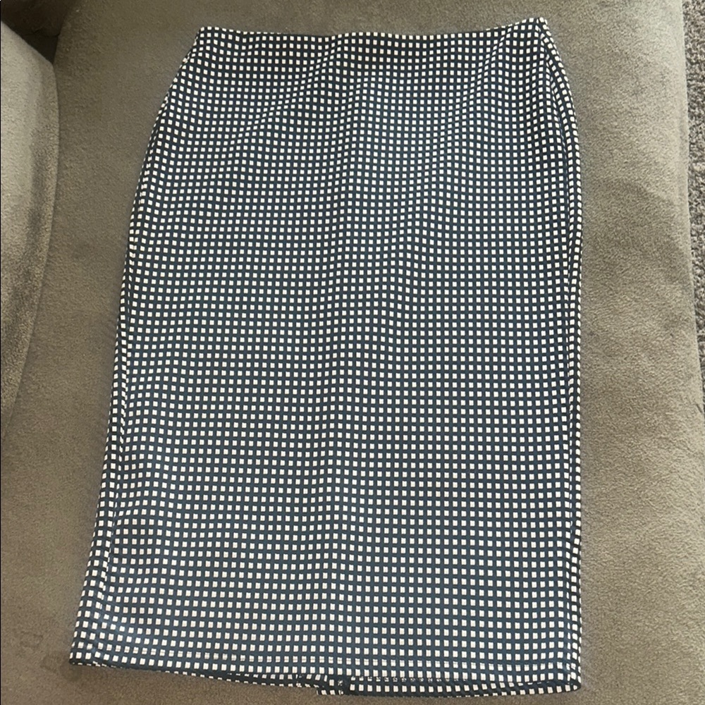 Elegant Black and White Checkered Skirt